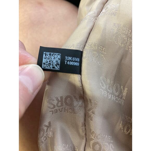 MICHAEL KORS, LARGE TAN SUEDE SHOULDER BAG WITH TASSEL - Picture 16 of 16